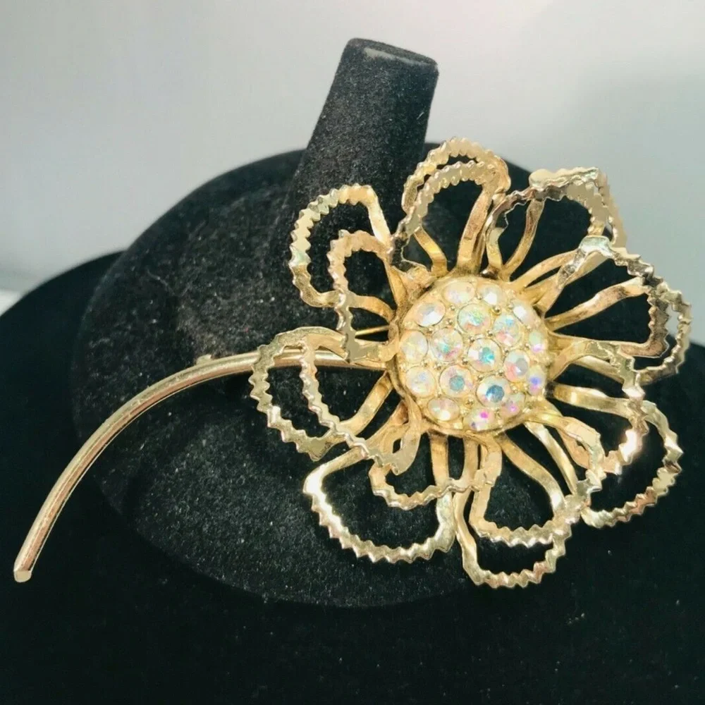 Gorgeous Vintage Sarah Coventry AB flower brooch